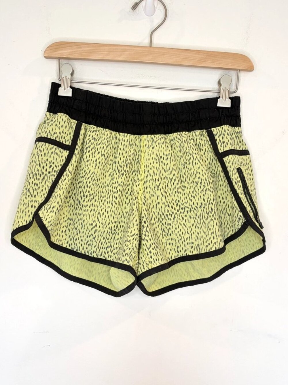 Lululemon Tracker III Shorts 6 Dottie Dash Clarity Yellow Black Lined Running